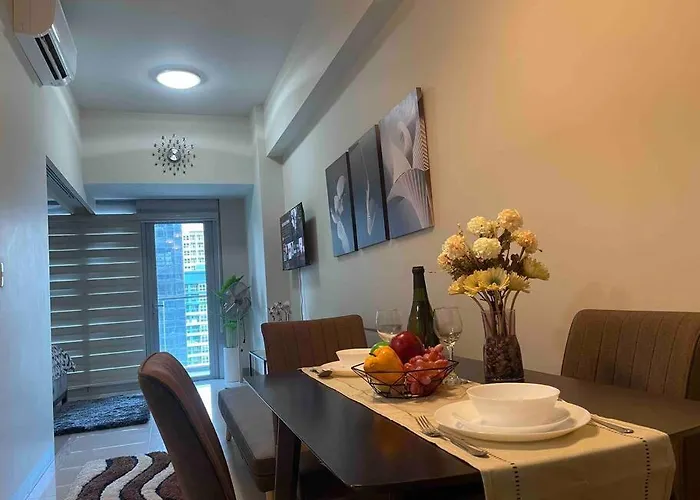 Luxe 1br W/ Balcony @ Uptown Parksuites Apartamento
