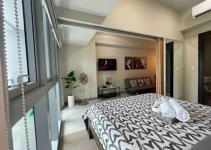Luxe 1br W/ Balcony @ Uptown Parksuites *