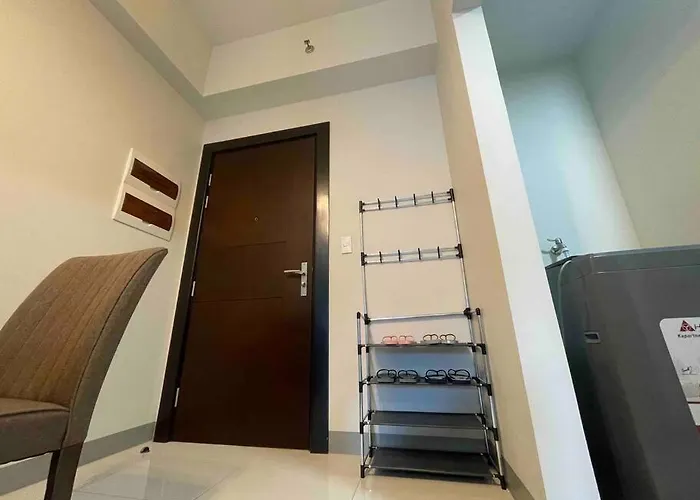 Luxe 1br W/ Balcony @ Uptown Parksuites