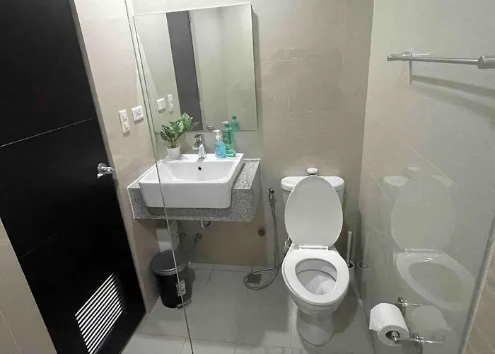 Luxe 1br W/ Balcony @ Uptown Parksuites * Manila